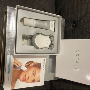 NuFace mini set with charger and prep gel.